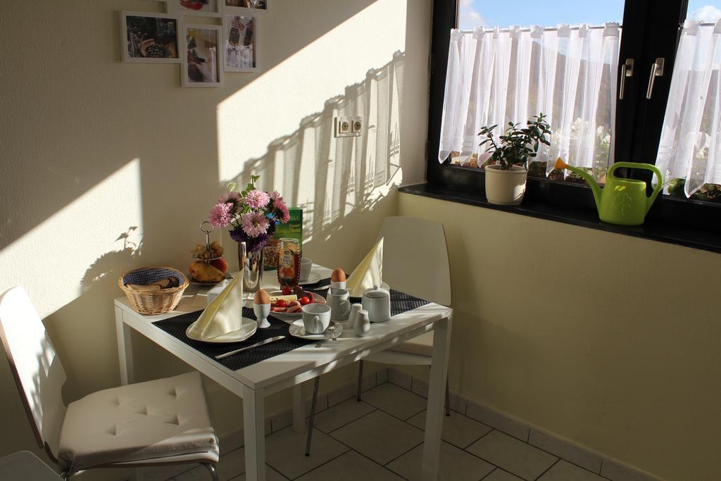 באכאראך Ferienwohnung Sonnenuhr מראה חיצוני תמונה